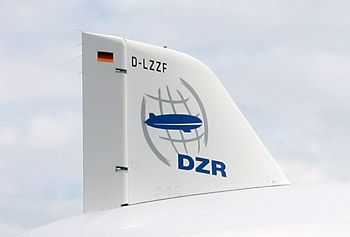 DZR Logo am Heck (Quelle: Foto (c) Kinderdorf Flugpost)